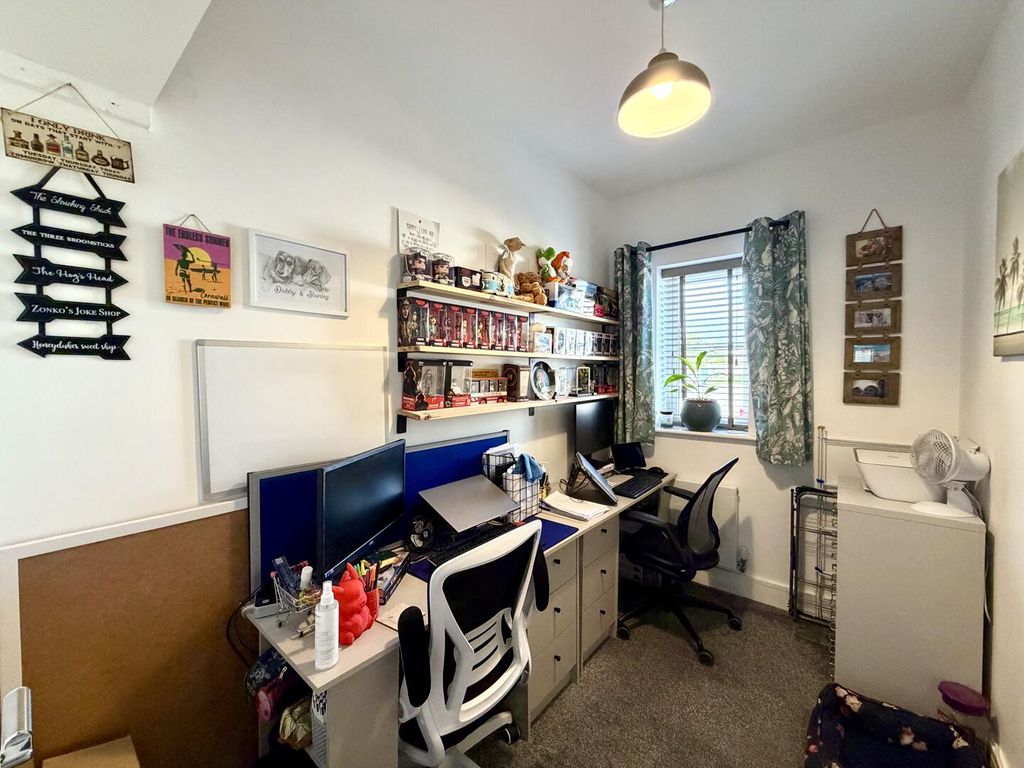 Property photo 3 of 17 Study