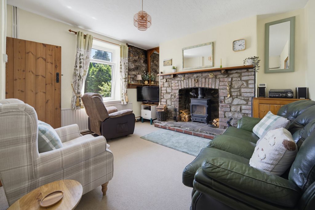Property photo 2 of 31