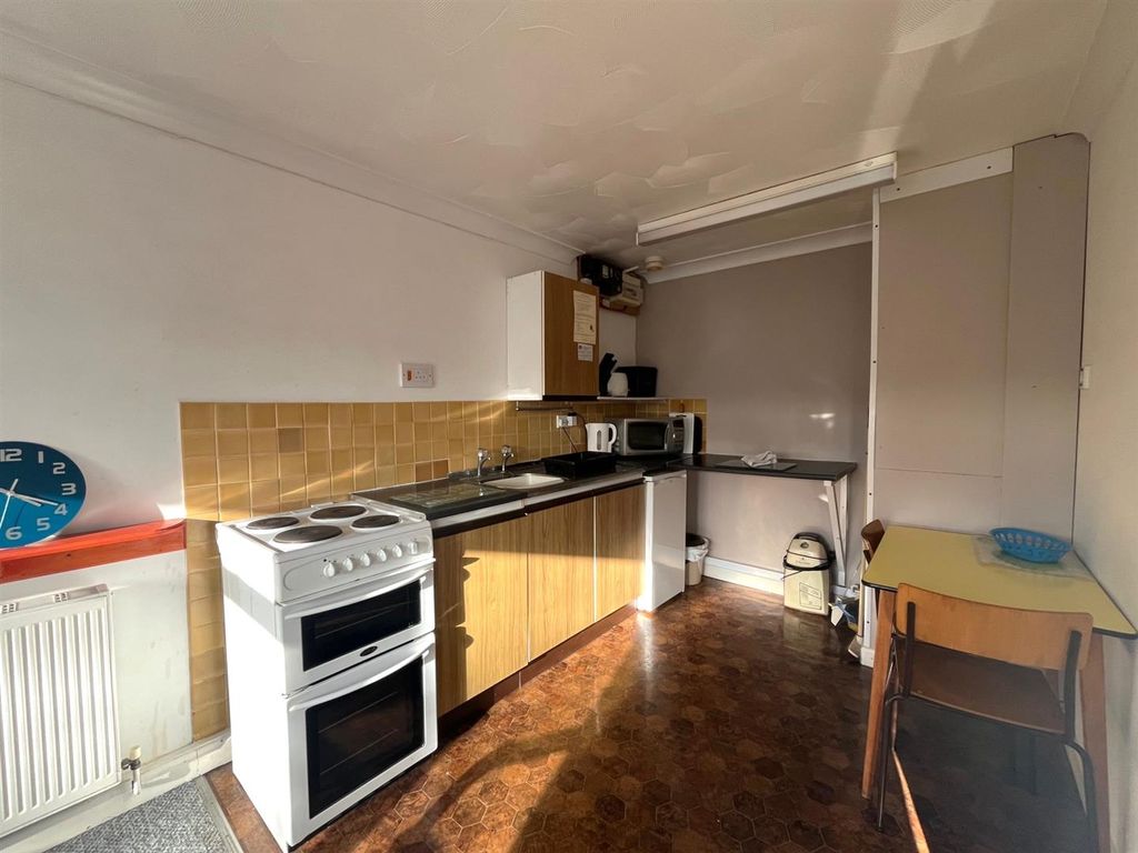 Property photo 3 of 43 4286 Flat1Kitchendining.Jpg