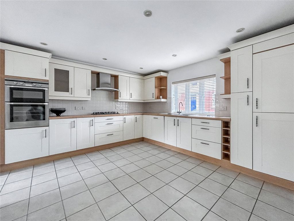 Property photo 2 of 16 Picture No. 20