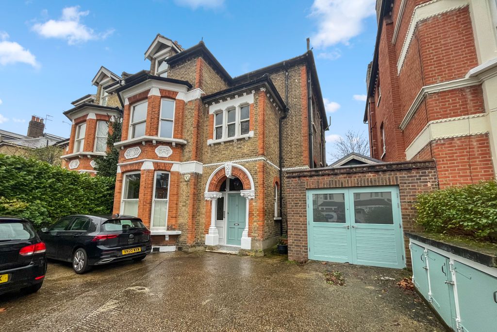 Property photo 1 of 17 31B Earlsfield Road, Wandsworth, London Sw18 3Db