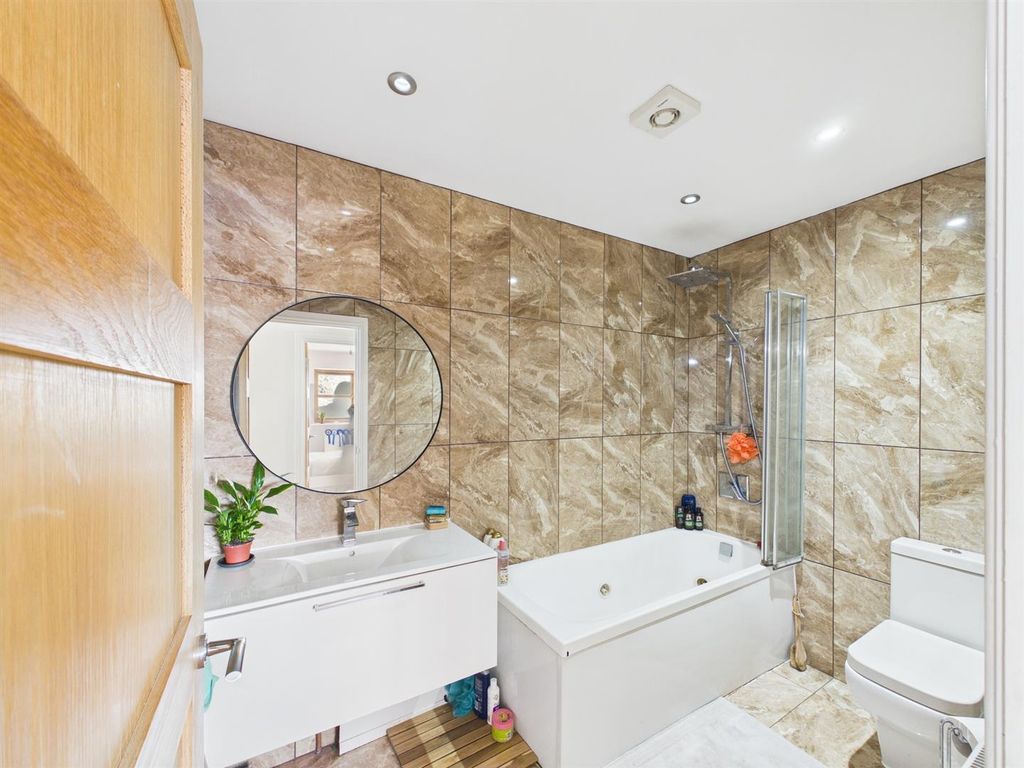 Property photo 3 of 21 Cam04045G0-Pr0081-Still015.Jpg