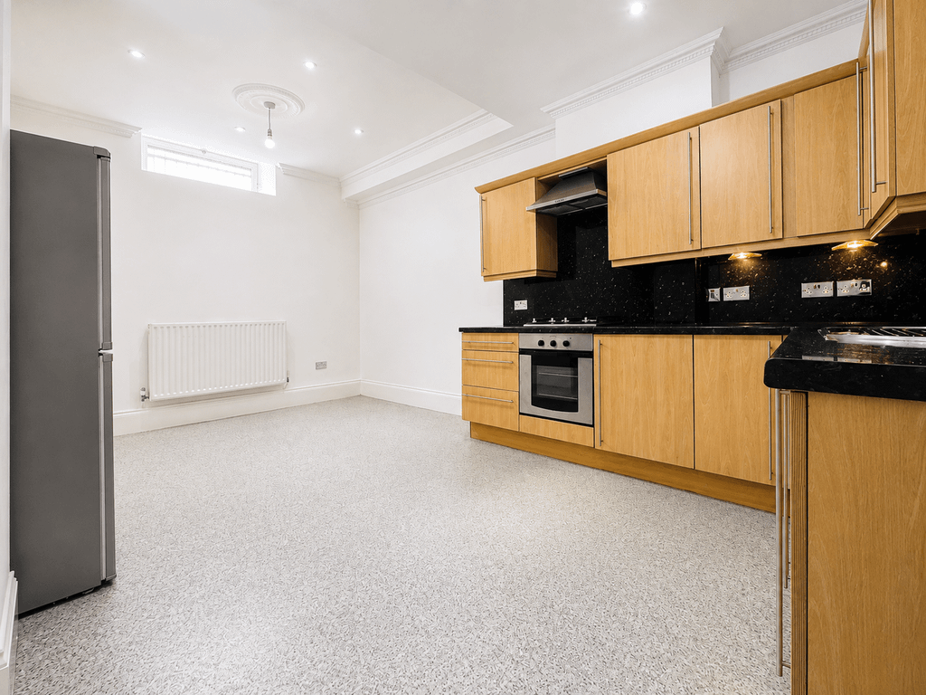Property photo 1 of 6 Lovely 2 Bedroom, 2 Reception Room Apartment In A Fantastic Location Of N16
