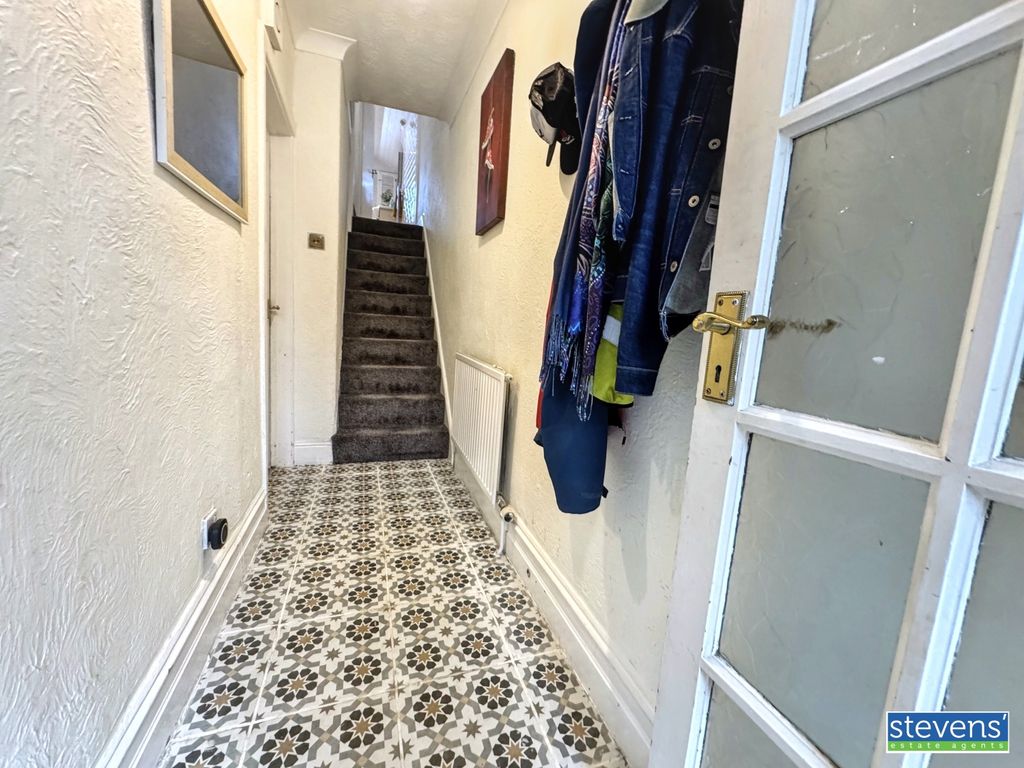 Property photo 2 of 14 Image00008