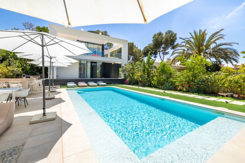 Property photo 1 of 20 Pool (5)