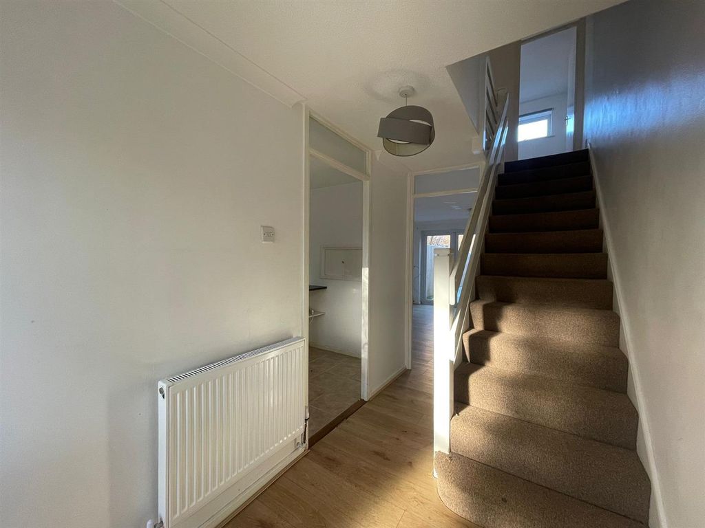 Property photo 2 of 8 Hallway.Jpeg