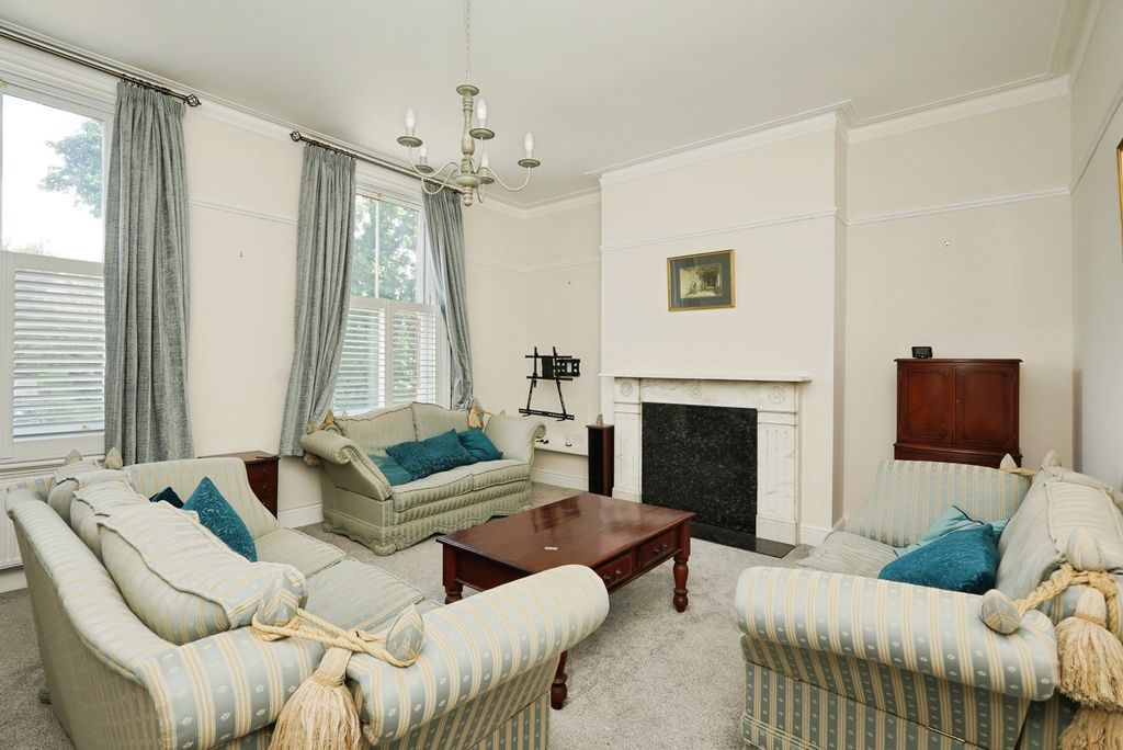 Property photo 2 of 16 Pbox-Img.Jpg