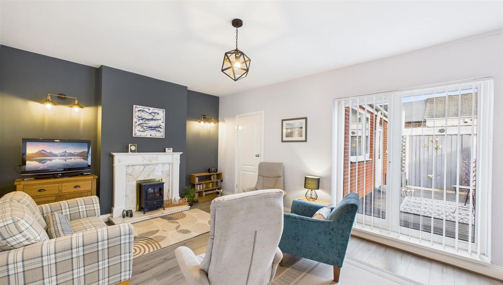 Property photo 2 of 24 Lounge/Diner