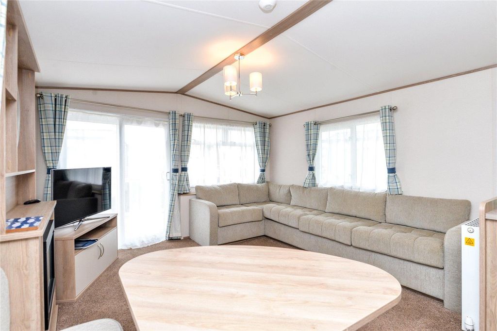 Property photo 3 of 15 Picture No. 05