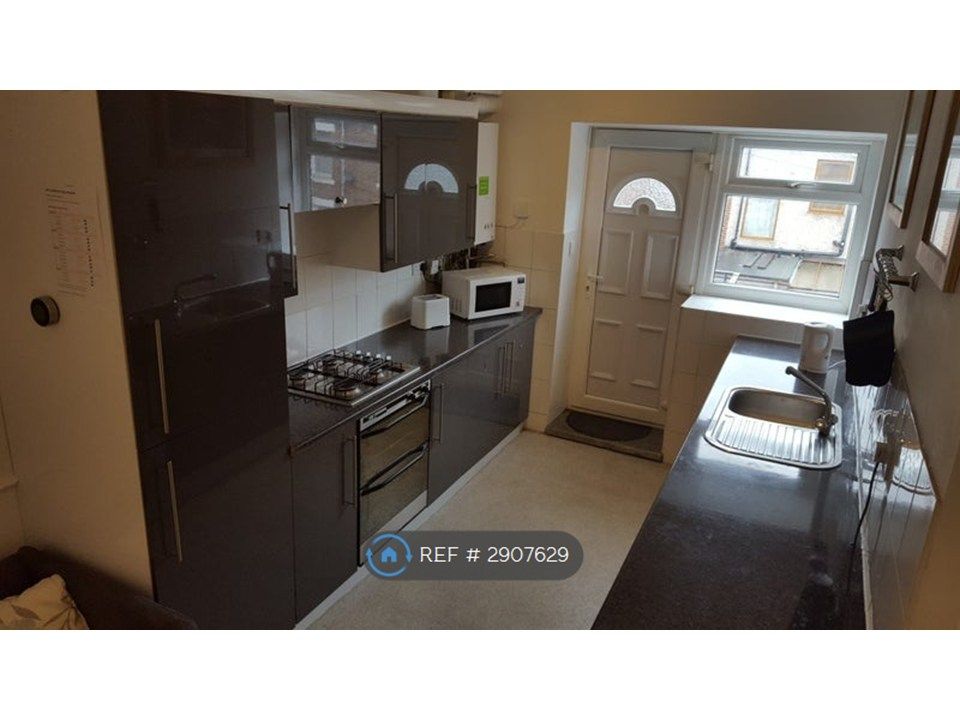Property photo 2 of 6 Kitchen