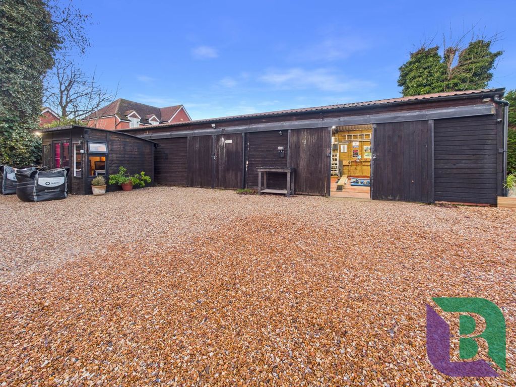 Property photo 3 of 32