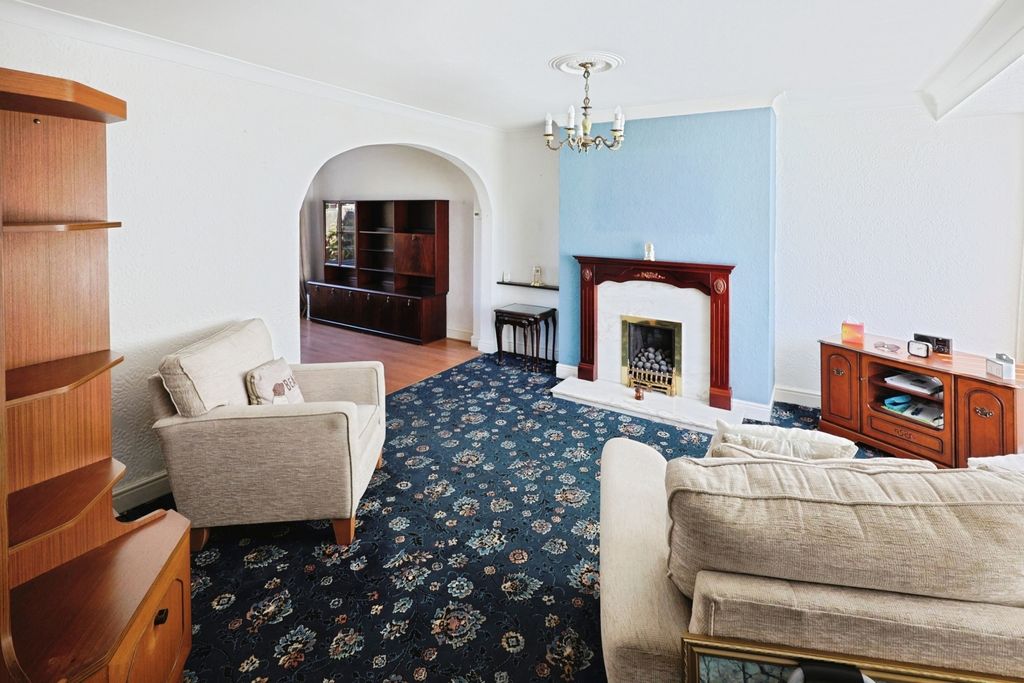 Property photo 3 of 15 Pbox-Img.Jpg