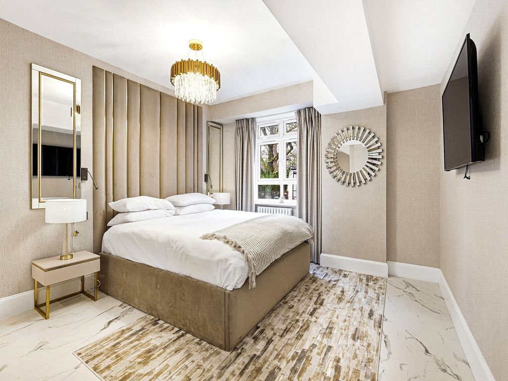 Property photo 3 of 22 Barrie House