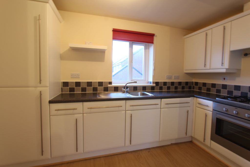 Property photo 3 of 7 Kitchen