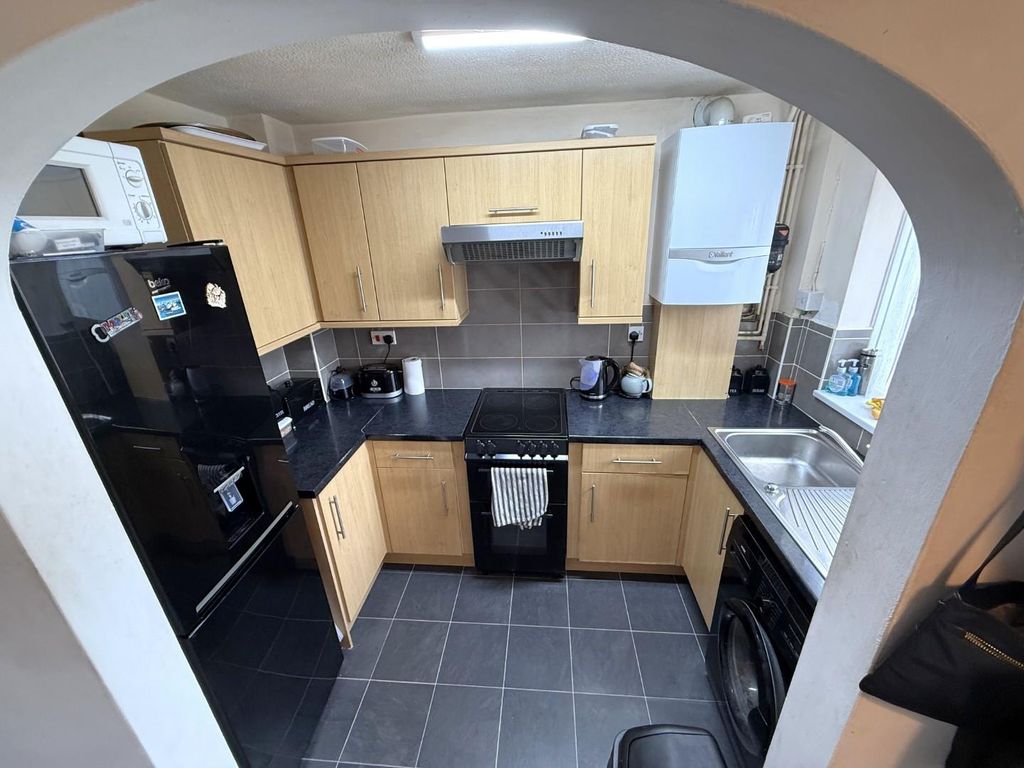 Property photo 2 of 10 Kitchen.Jpeg