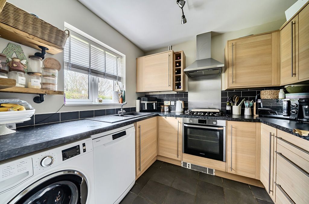 Property photo 2 of 16 1434788-9-69cd465...