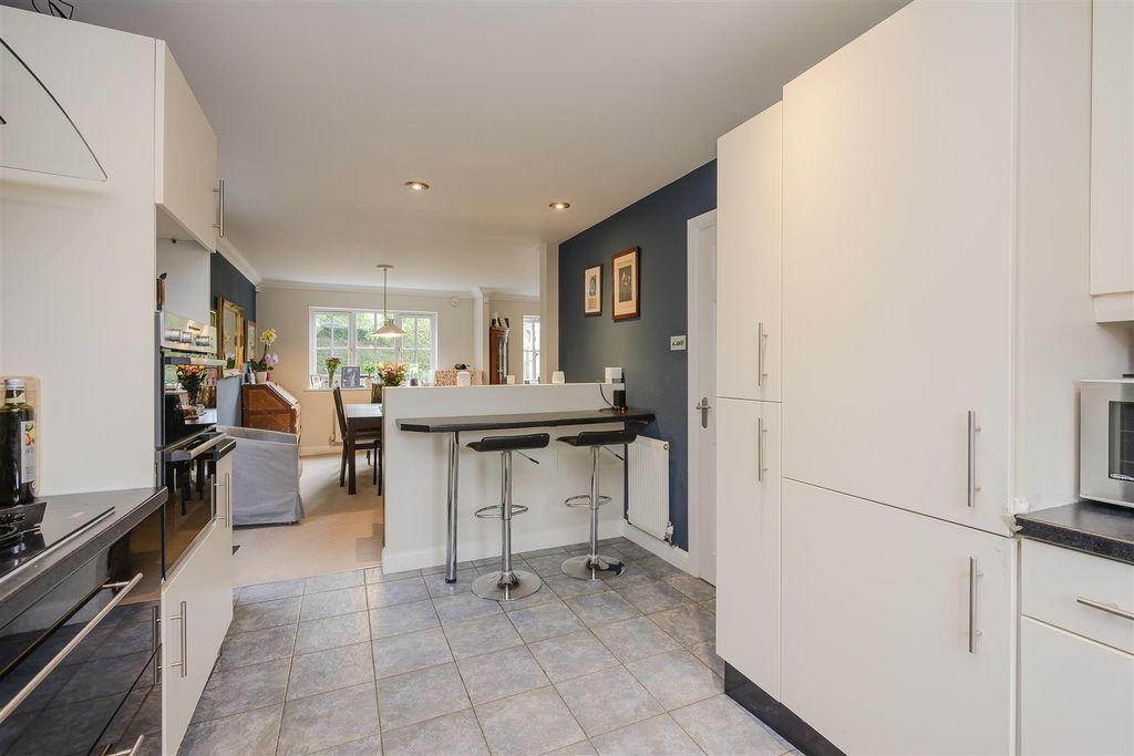 Property photo 2 of 15 19Falconwood-5.Jpg