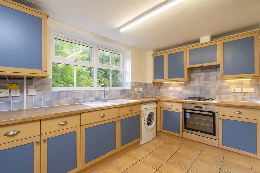 Property photo 2 of 10 Kitchen1