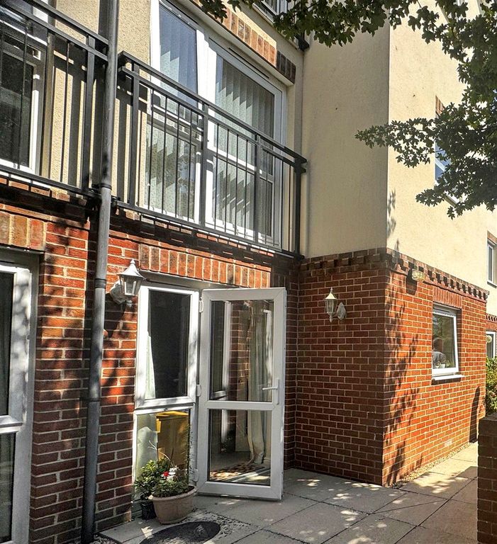 Property photo 1 of 7 External