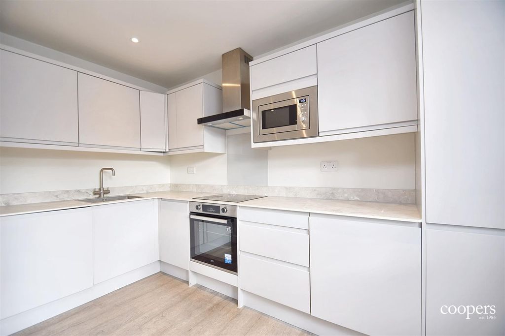 Property photo 3 of 9 Kitchen