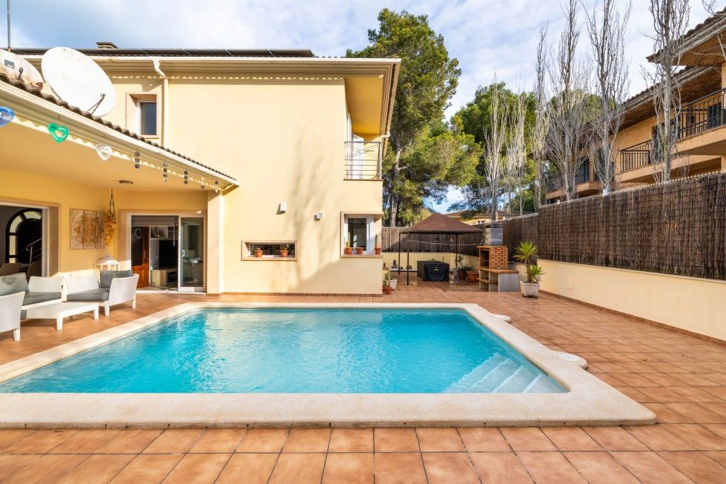 Property photo 2 of 20 Exterior And Pool (2)