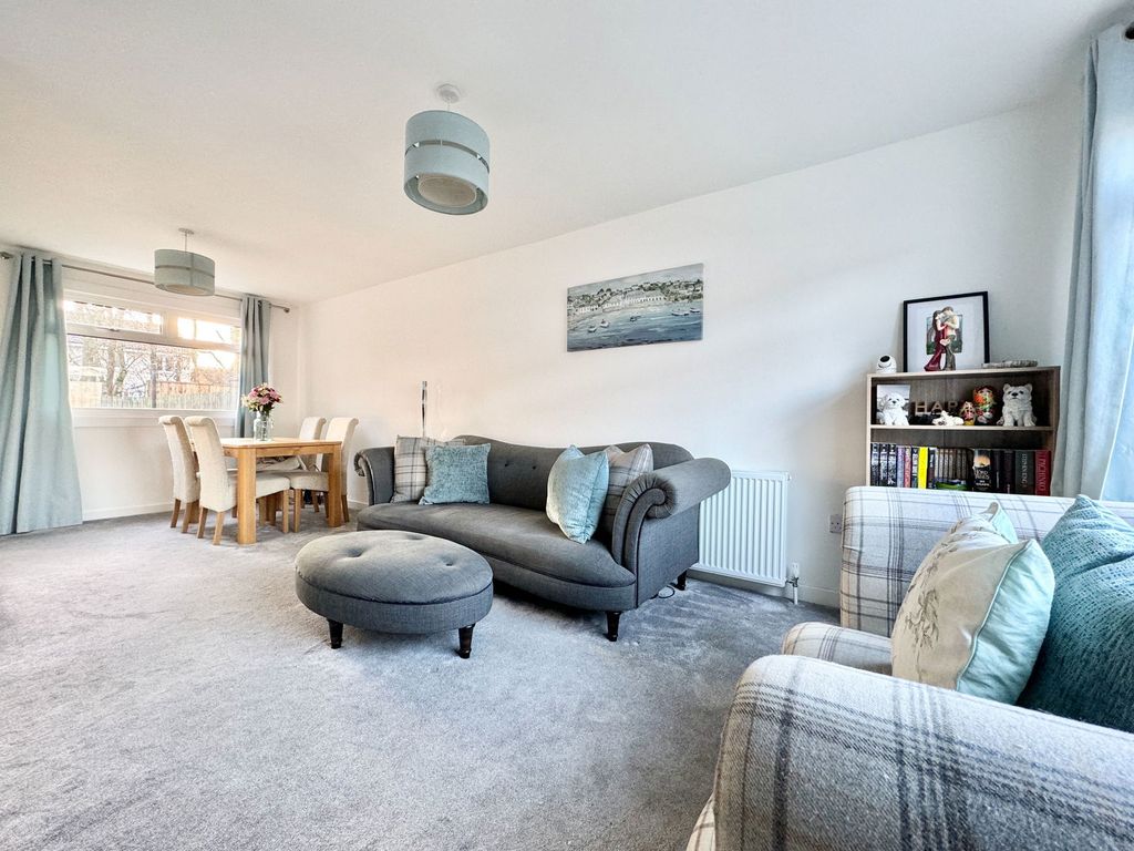 Property photo 2 of 32