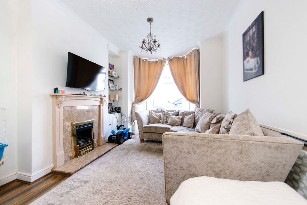 Property photo 3 of 21