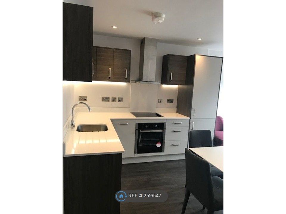 Property photo 3 of 11 Kitchen