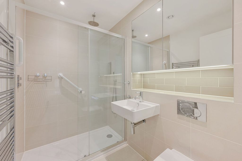 Additional image 7 of 2 bed flat for sale2 Eden Place, Oxted RH8