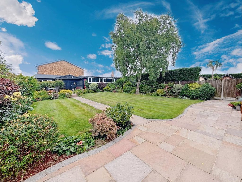 Property photo 3 of 34
