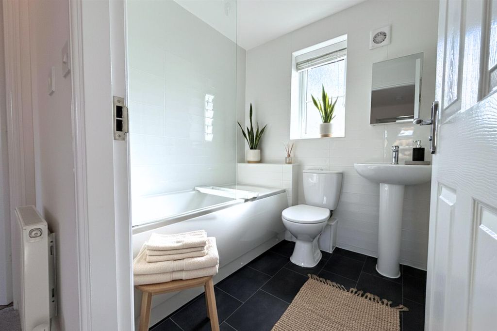 Property photo 3 of 8 Woodford Bathroom.Png