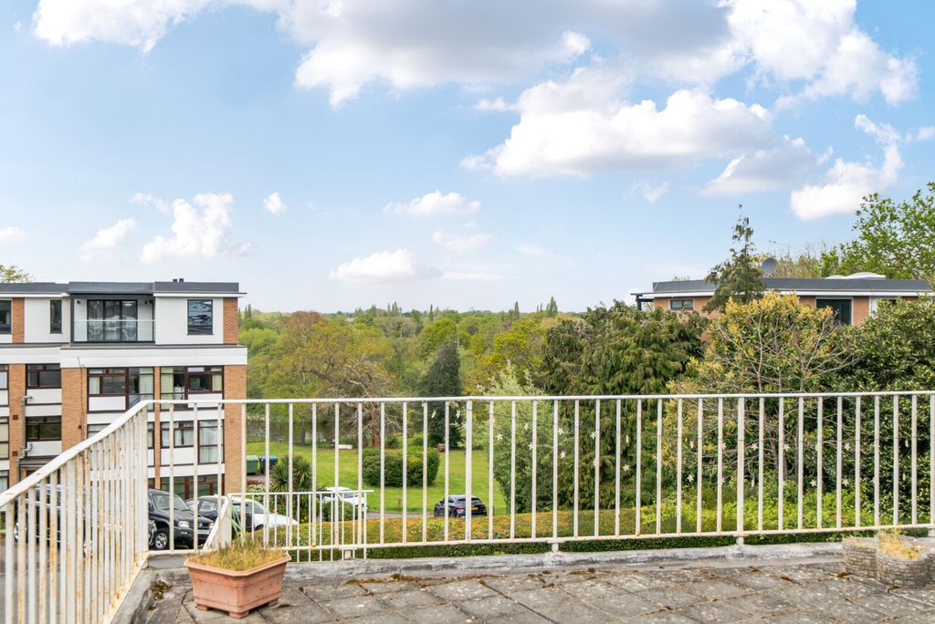 Property photo 2 of 14 1447142-13-69E0E4...