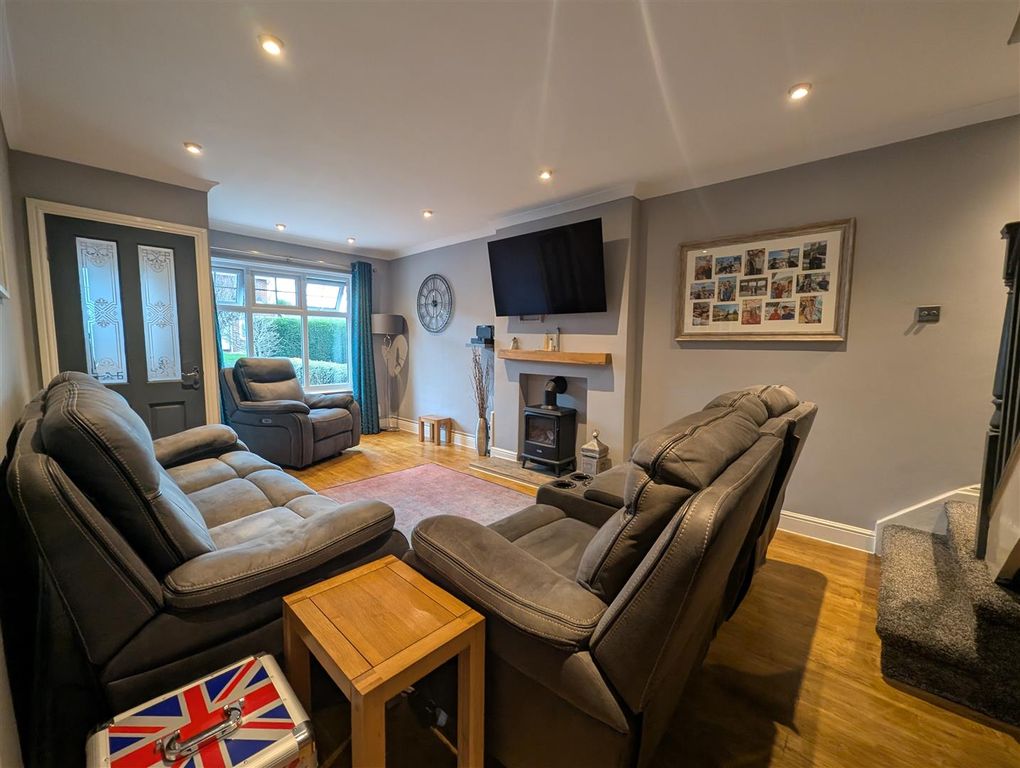 Property photo 3 of 19 Lounge