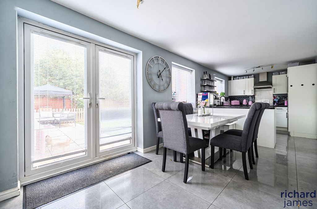 Property photo 3 of 21 d821Cad4Ca7F44d5A080918d54639929