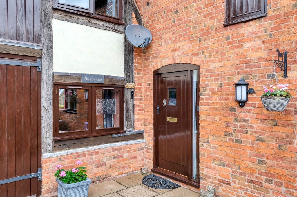 Property photo 2 of 25