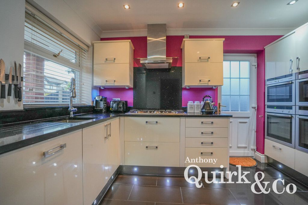 Property photo 3 of 22