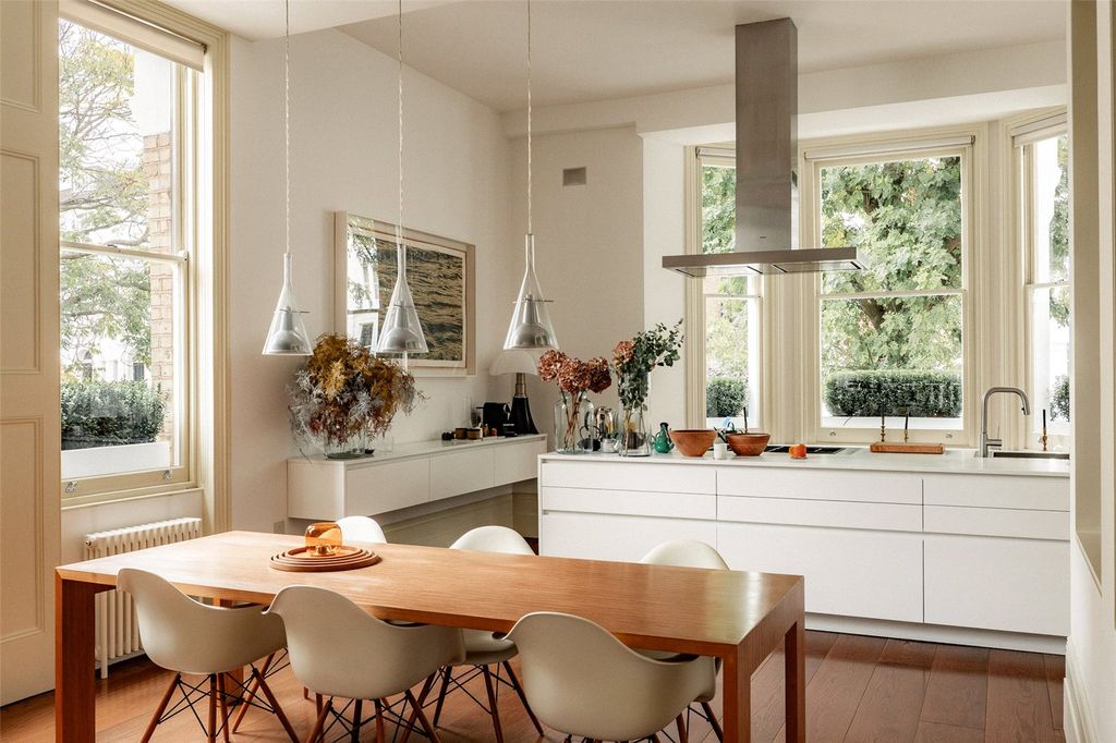 Property photo 1 of 12 Kitchen