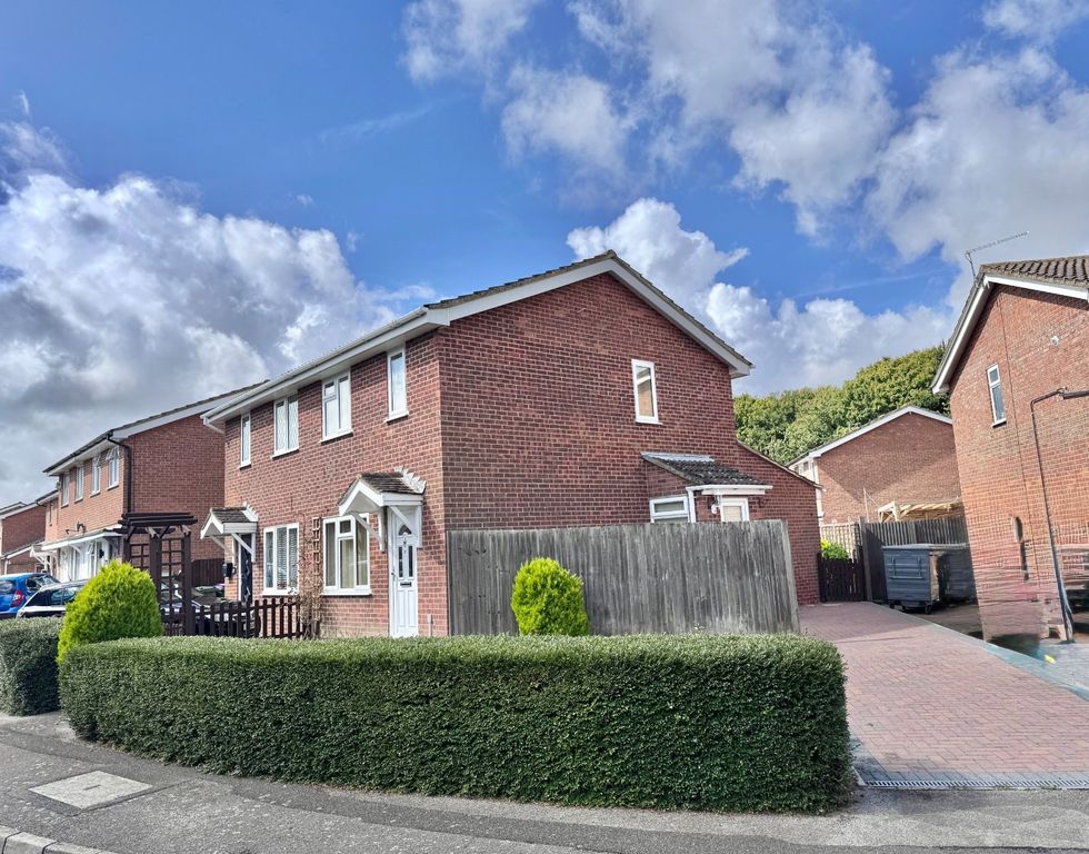 Property photo 1 of 12 Firs Lane