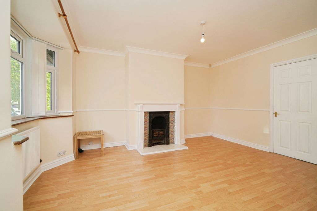 Property photo 2 of 11 Lounge