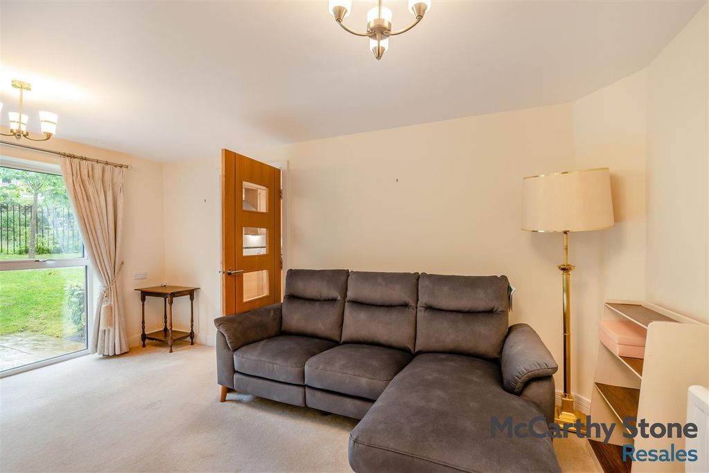 Property photo 3 of 23 8695202-Interior13.Jpg