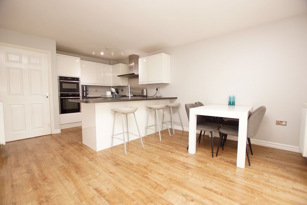 Property photo 2 of 18 Kitchen/Dining Room