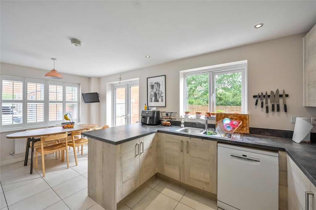 Property photo 2 of 21 Picture No. 22