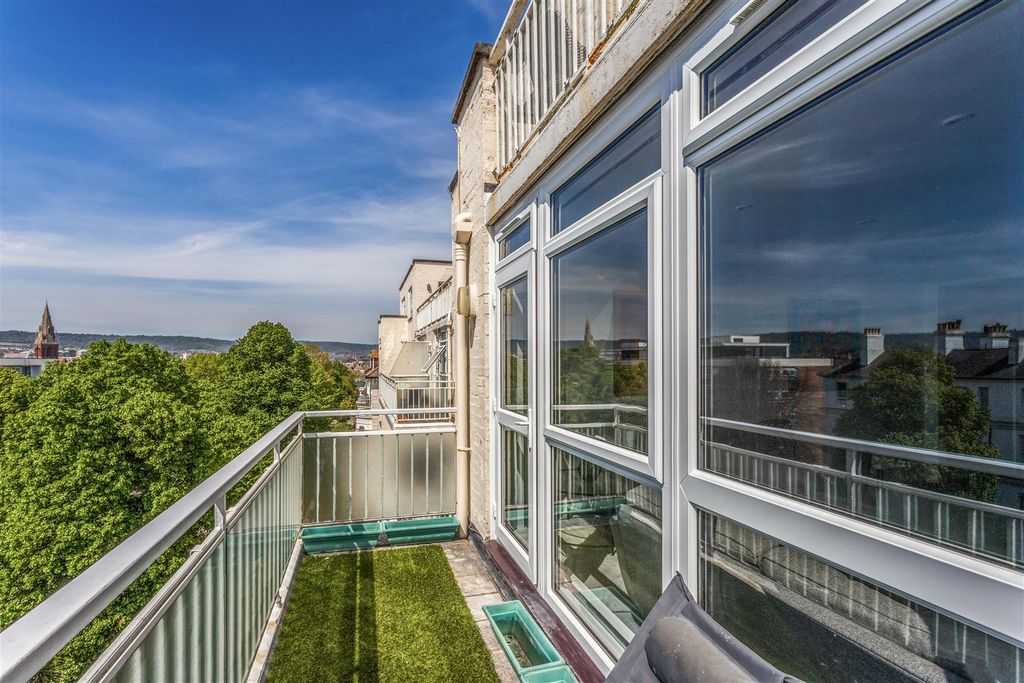 Property photo 3 of 38 Flat 22 Tavistock-35.Jpg