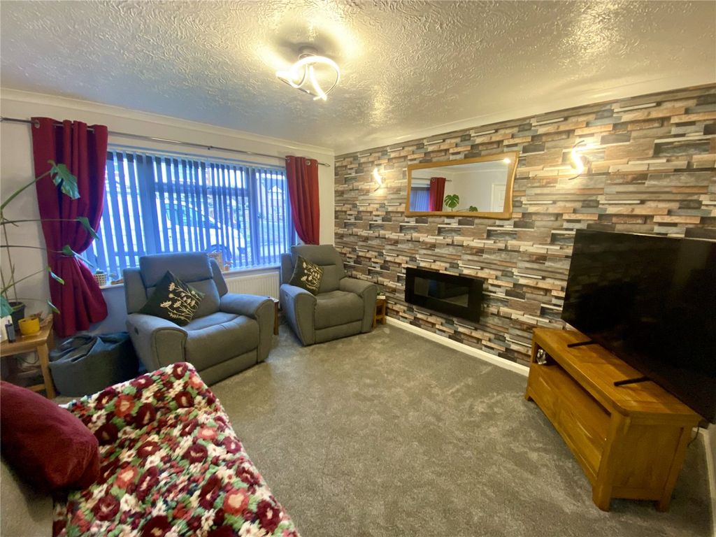 Property photo 3 of 18 Picture No. 02