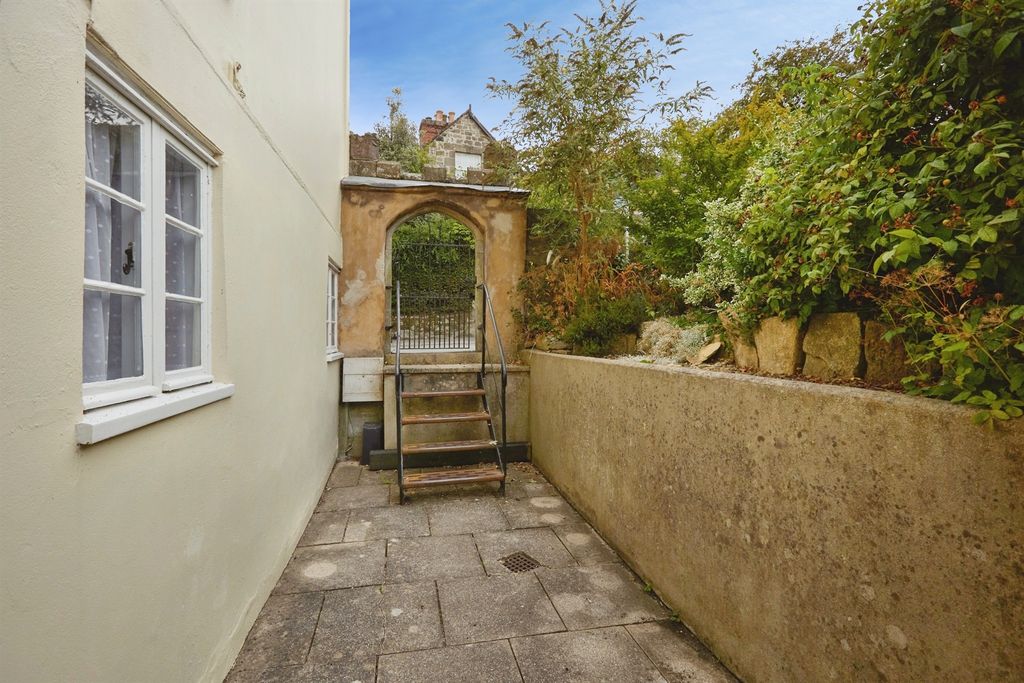 Property photo 3 of 9