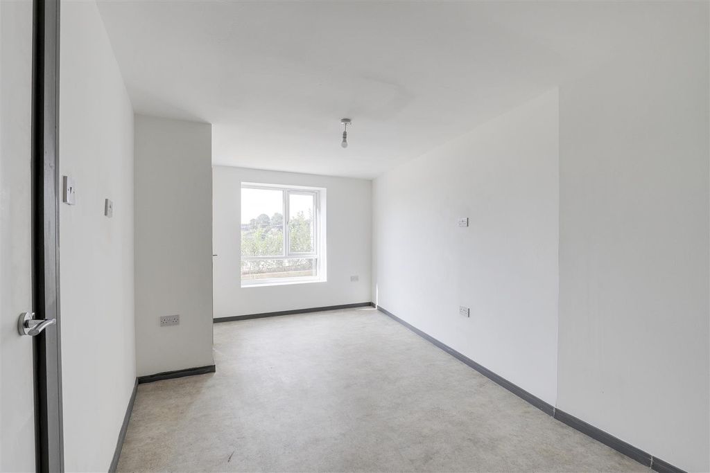 Property photo 2 of 18 3385.Jpg