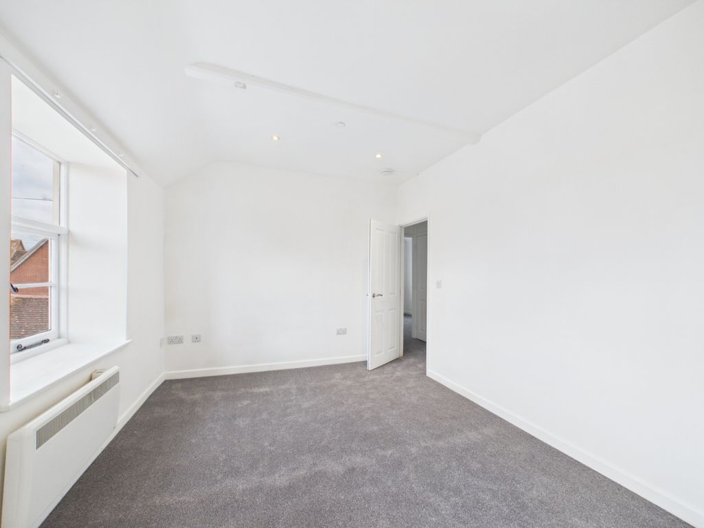 Property photo 3 of 14 Cam01740G0-Pr0597-Still002
