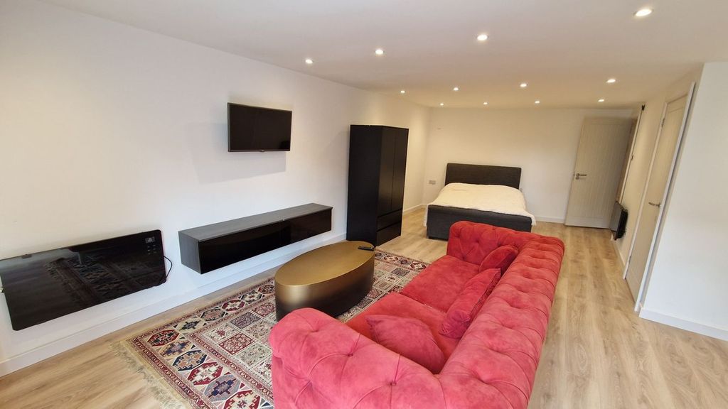 Property photo 1 of 6 Brand New Studio Flat
