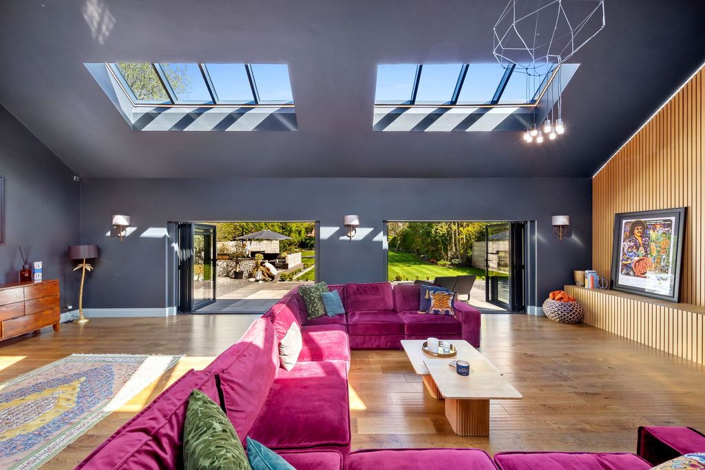 Property photo 3 of 28