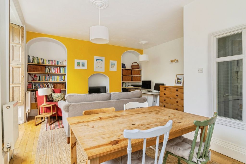 Property photo 3 of 16 Pbox-Img.Jpg